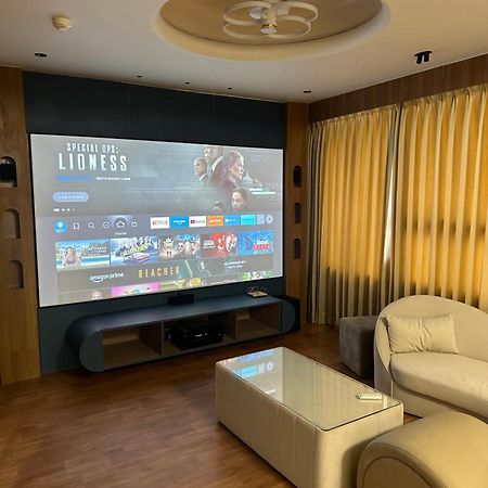 Hotel Victoria Prime Surat Zewnętrze zdjęcie