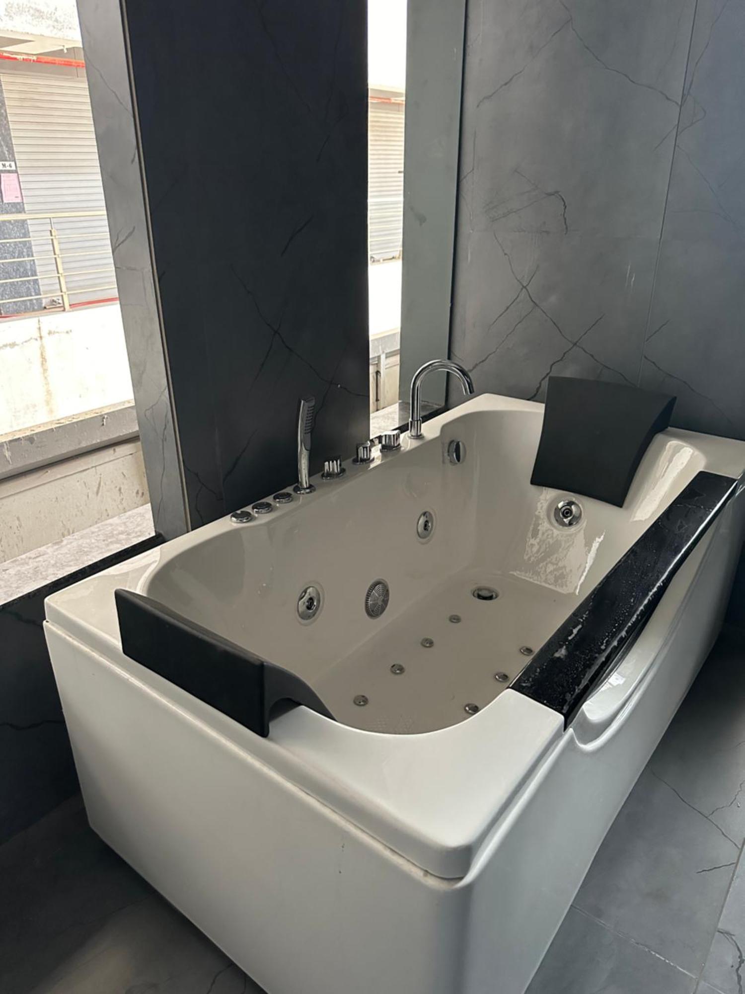 Hotel Victoria Prime Surat Zewnętrze zdjęcie