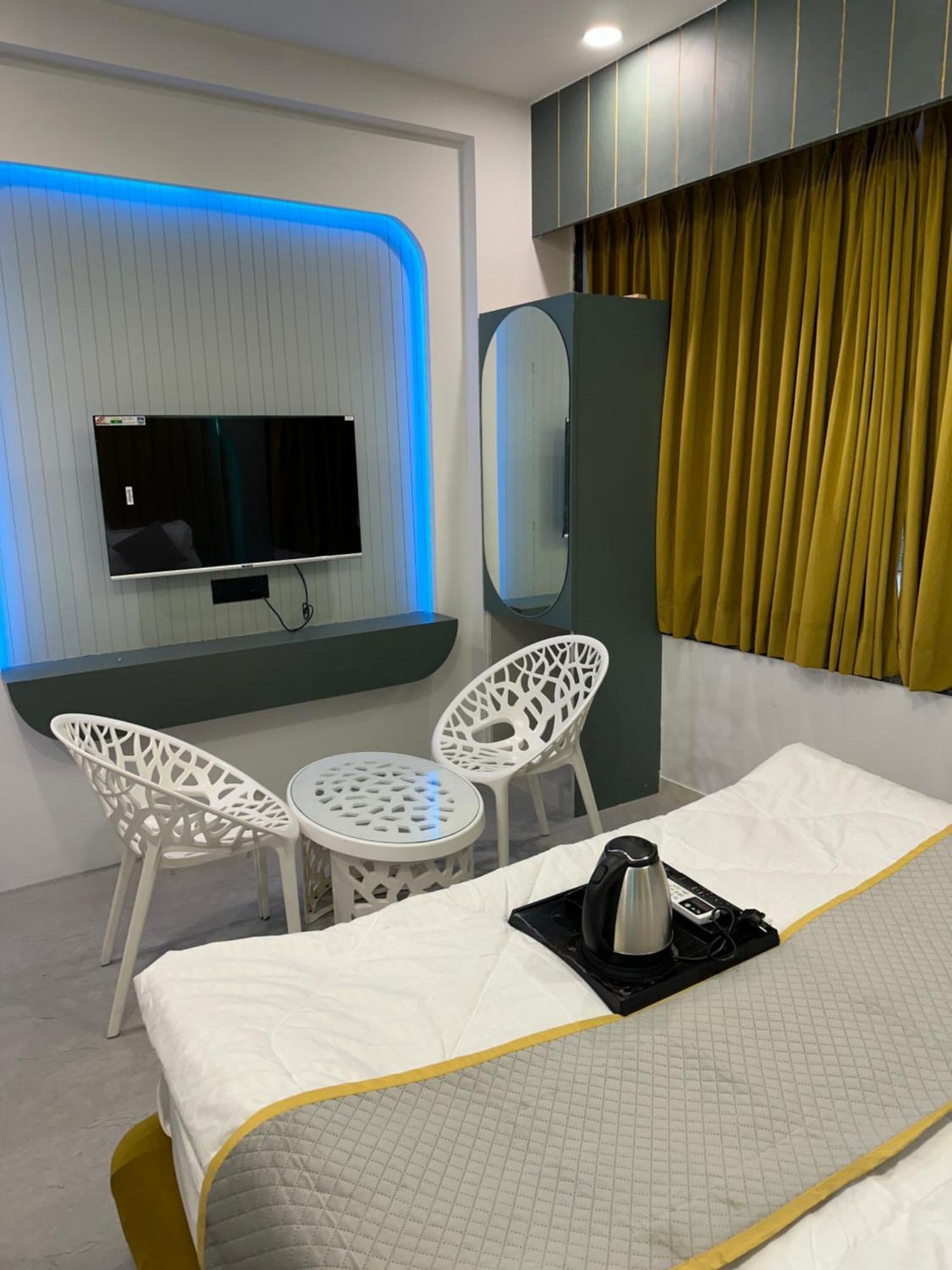 Hotel Victoria Prime Surat Zewnętrze zdjęcie
