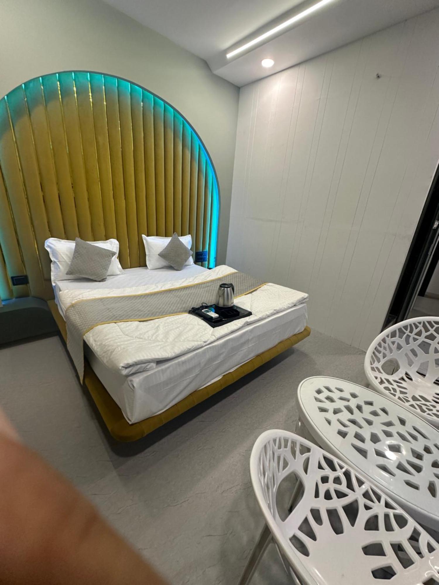 Hotel Victoria Prime Surat Zewnętrze zdjęcie