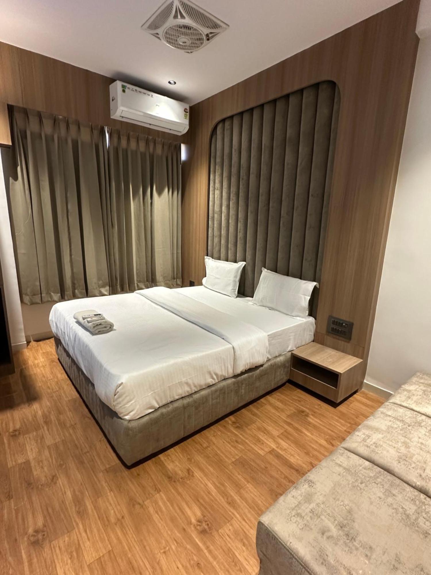 Hotel Victoria Prime Surat Zewnętrze zdjęcie