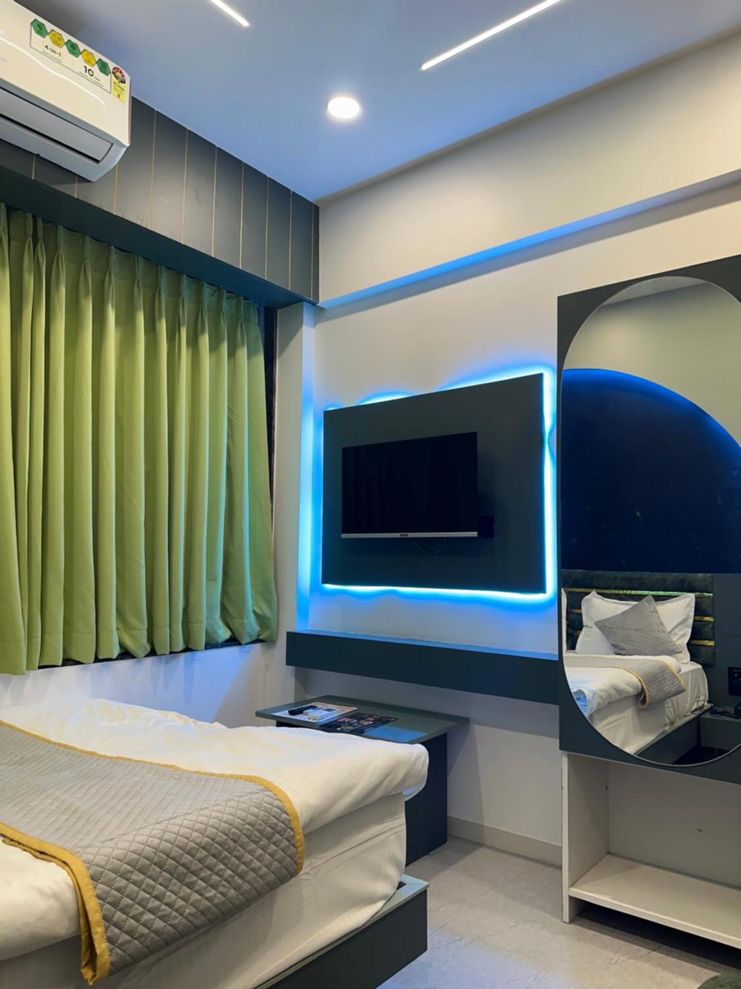 Hotel Victoria Prime Surat Zewnętrze zdjęcie