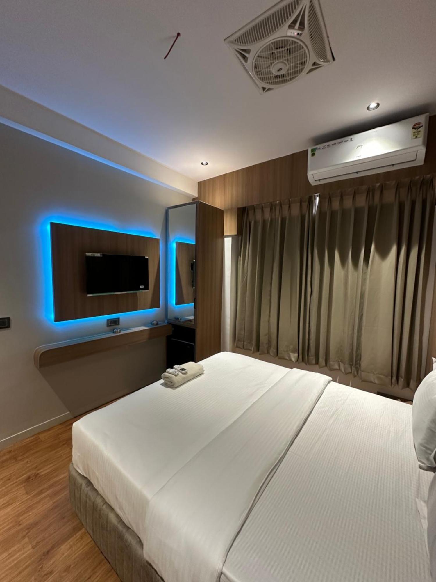 Hotel Victoria Prime Surat Zewnętrze zdjęcie