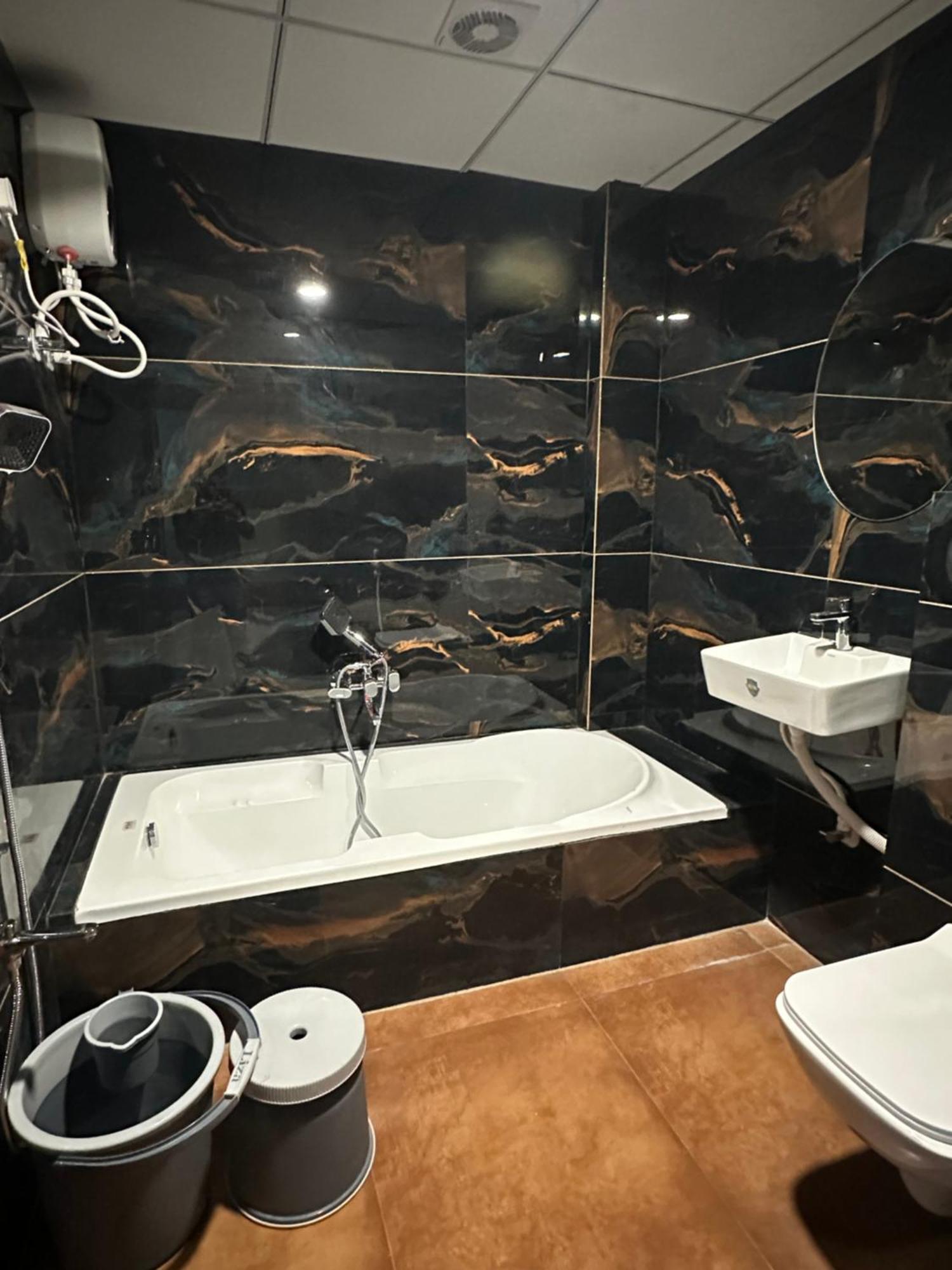 Hotel Victoria Prime Surat Zewnętrze zdjęcie
