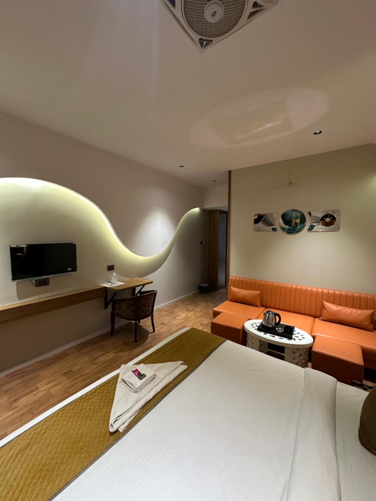 Hotel Victoria Prime Surat Zewnętrze zdjęcie