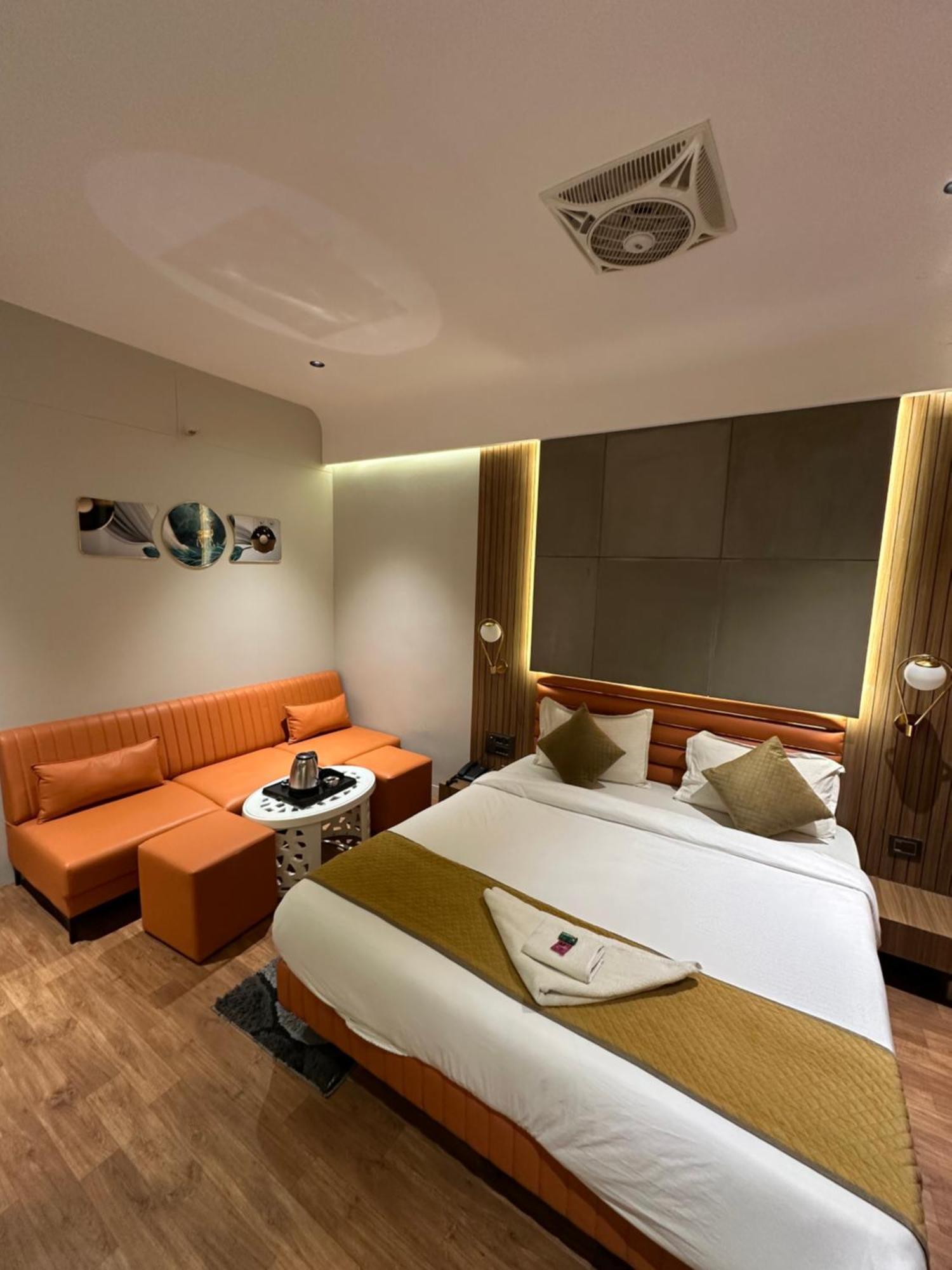 Hotel Victoria Prime Surat Zewnętrze zdjęcie